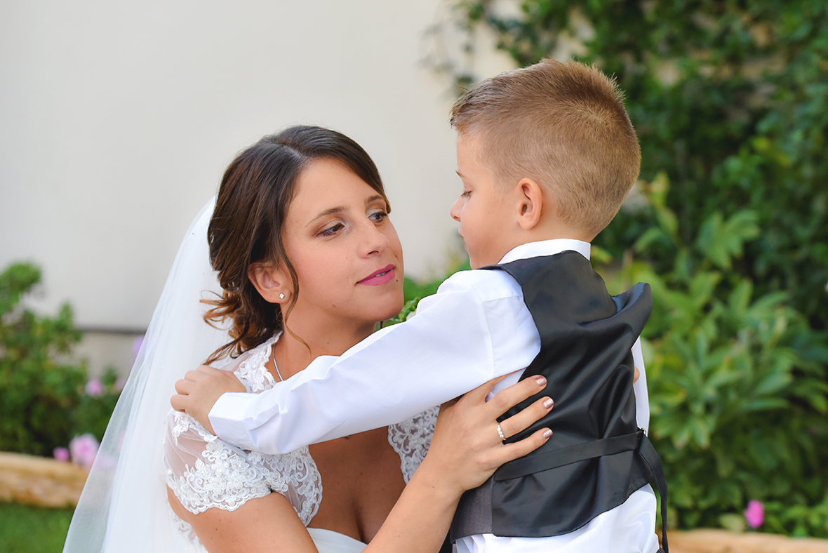 Immagine della futura sposa con il suo bambino, foto di Ferruccio Munzittu