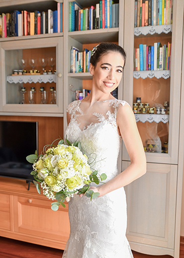 foto in posa di un'elegantissima sposa, foto di Ferruccio Munzittu foto in posa di un'elegantissima sposa, foto di Ferruccio Munzittu
